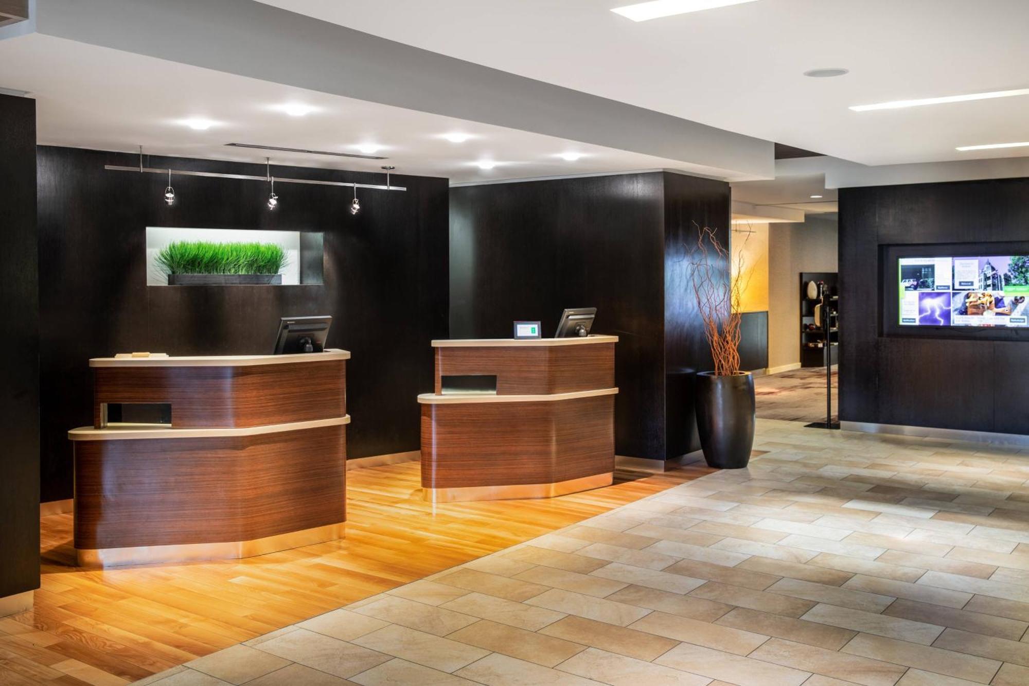 Courtyard By Marriott Denton Hotel Exterior foto